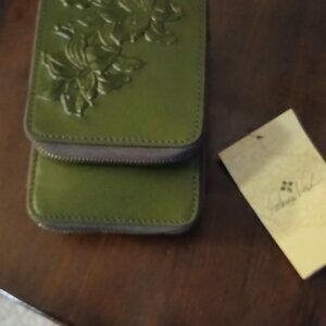 Leather Shelby Phone Crossbody w/Guitar Strap